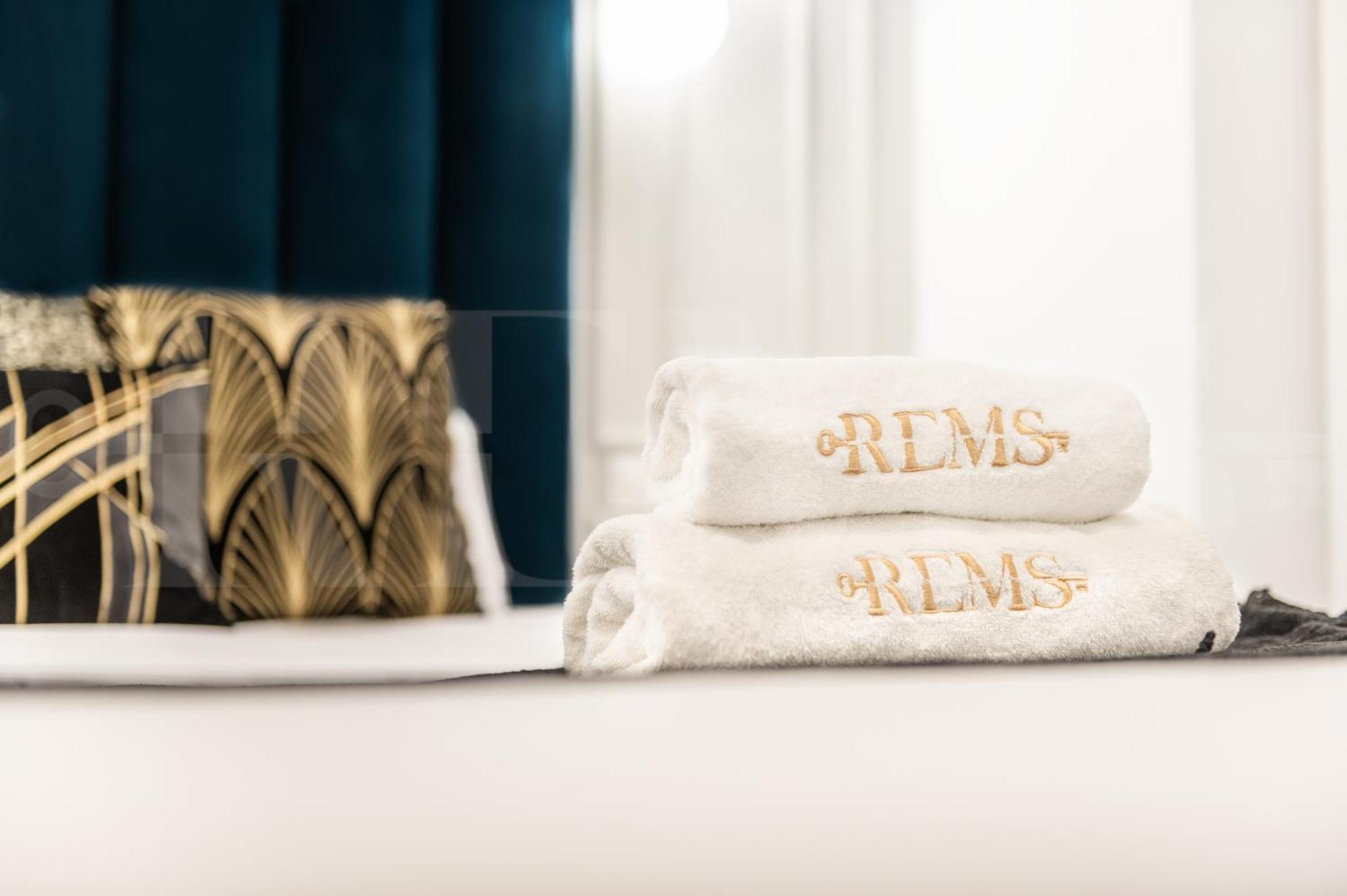 Glamorous Flat In The Heart Of By Rems * Málaga